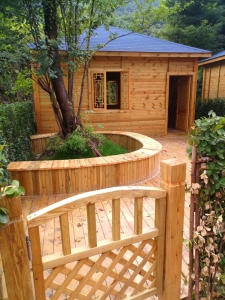 防腐木(mù)涼亭的(de)保養護衛方法總結